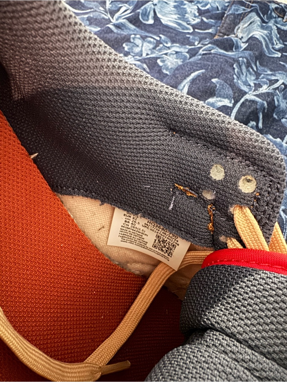 Nike Men's Low-Top Sneakers in Tan, Red and Navy - Picture 9 of 10
